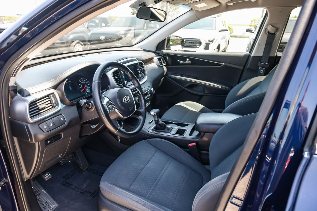 Thumbnail: 2019 Kia Sorento - 10