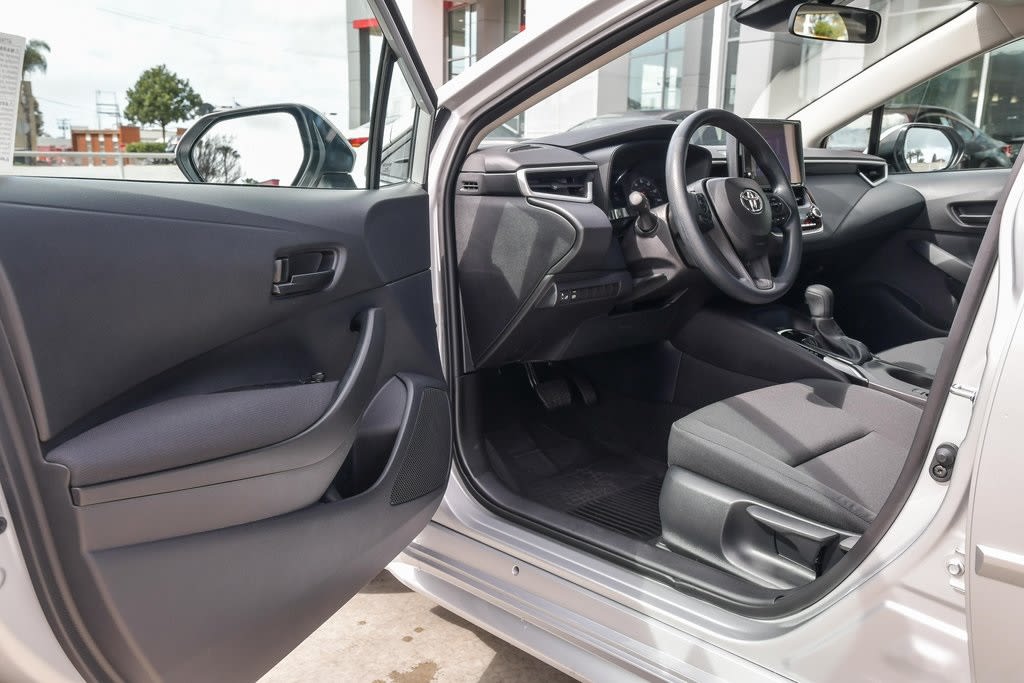 2025 Toyota Corolla LE 24