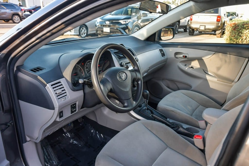 2013 Toyota Corolla Base 13