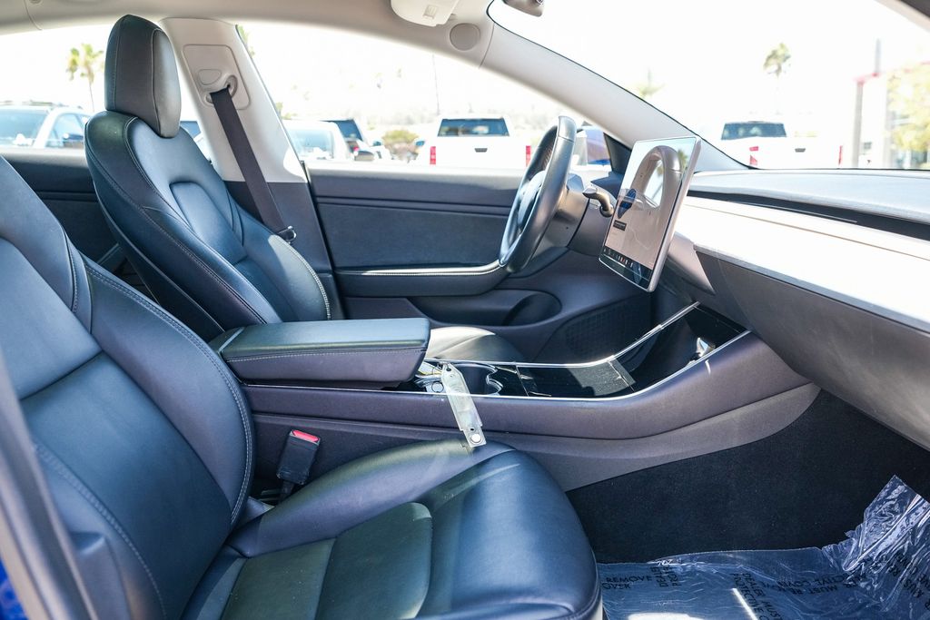 Thumbnail: 2019 Tesla Model 3 - 9