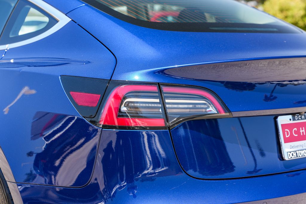 Thumbnail: 2019 Tesla Model 3 - 17