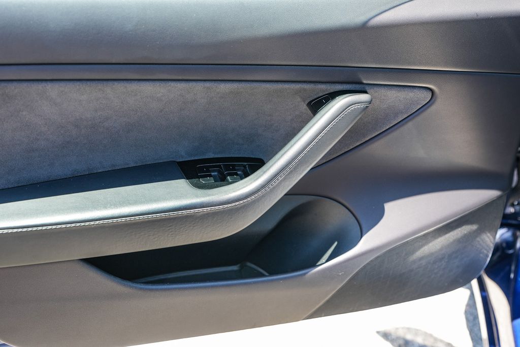 Thumbnail: 2019 Tesla Model 3 - 22