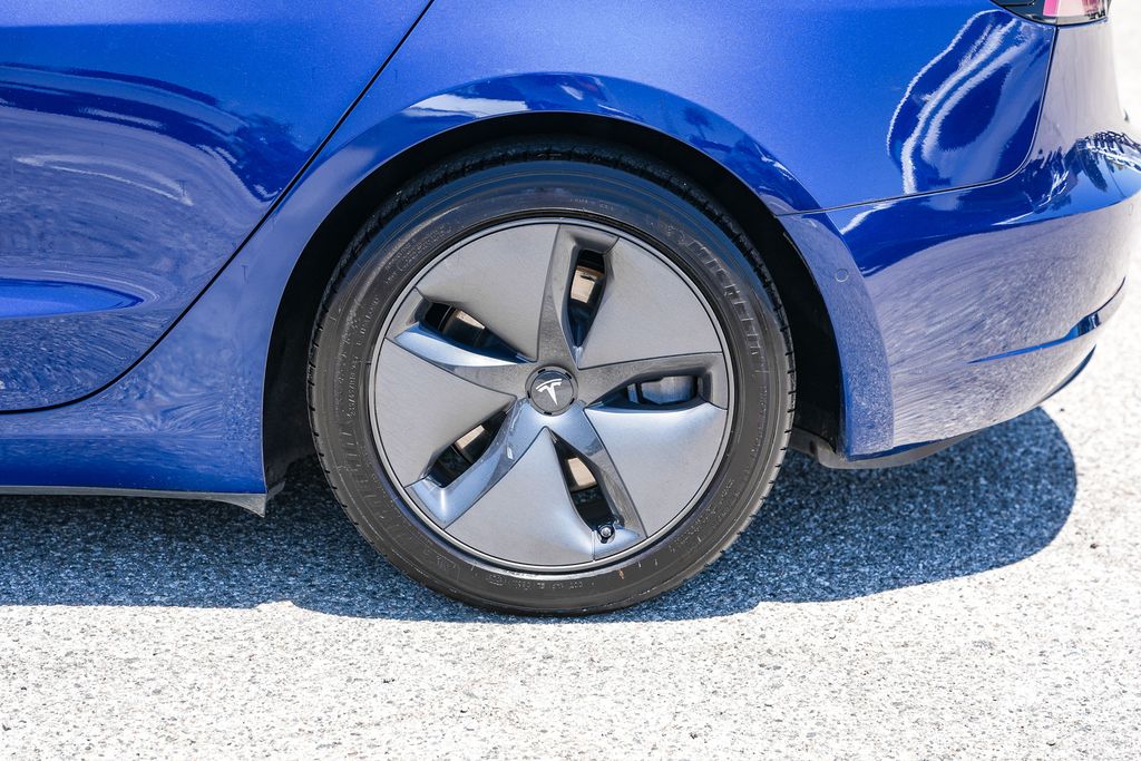 Thumbnail: 2019 Tesla Model 3 - 7