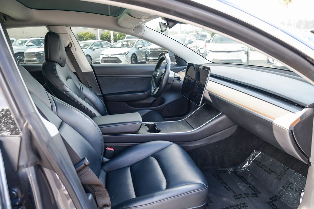 Thumbnail: 2019 Tesla Model 3 - 9