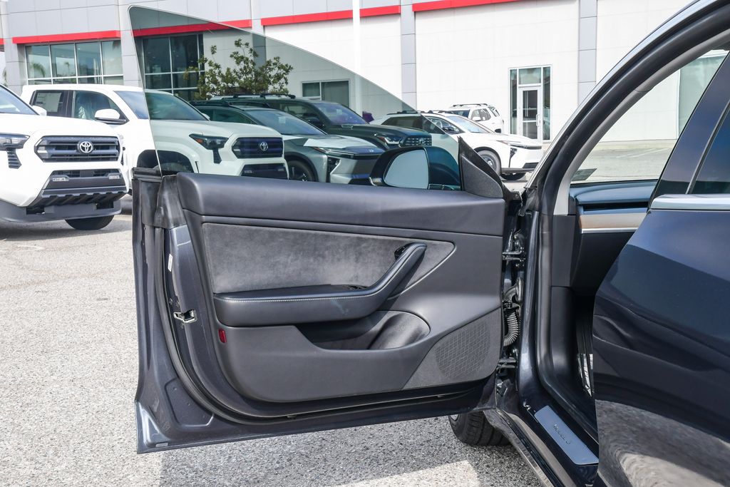 Thumbnail: 2019 Tesla Model 3 - 24