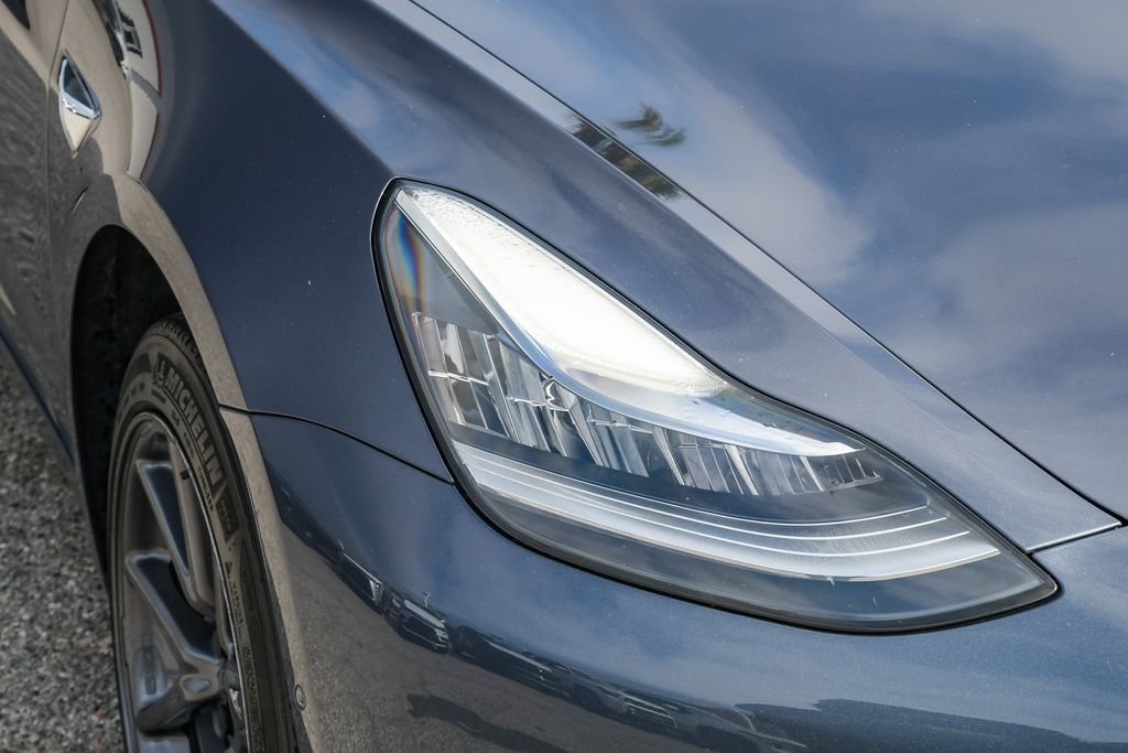 Thumbnail: 2019 Tesla Model 3 - 15
