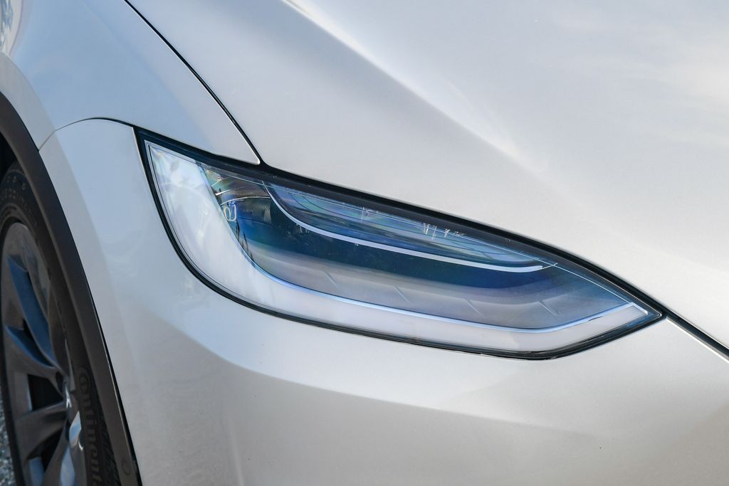 Thumbnail: 2018 Tesla Model X - 16