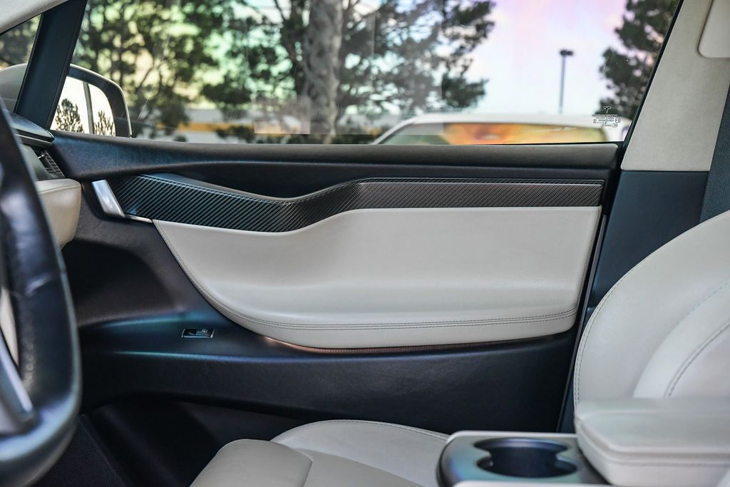 Thumbnail: 2018 Tesla Model X - 23