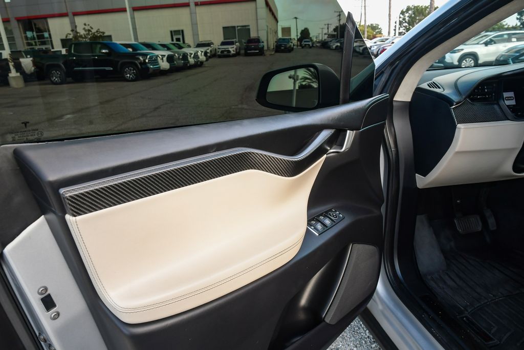 Thumbnail: 2018 Tesla Model X - 29