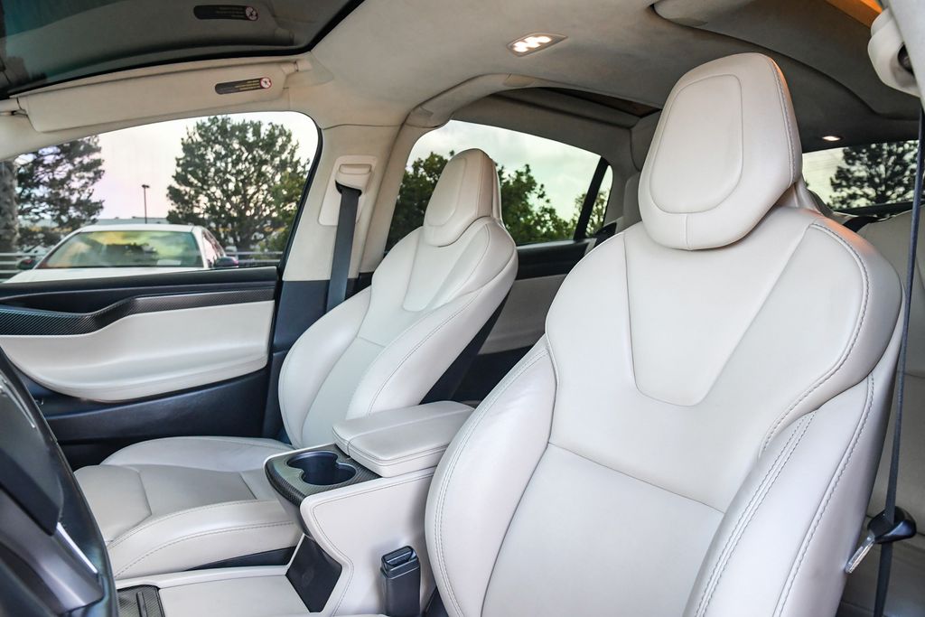 Thumbnail: 2018 Tesla Model X - 24
