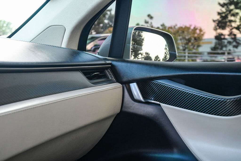 Thumbnail: 2018 Tesla Model X - 25