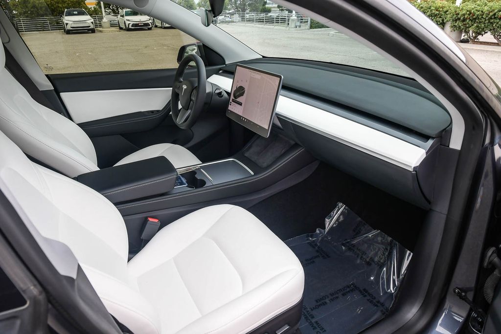 Thumbnail: 2021 Tesla Model Y - 8