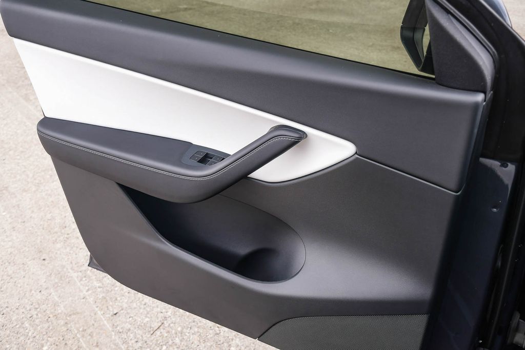 Thumbnail: 2021 Tesla Model Y - 25