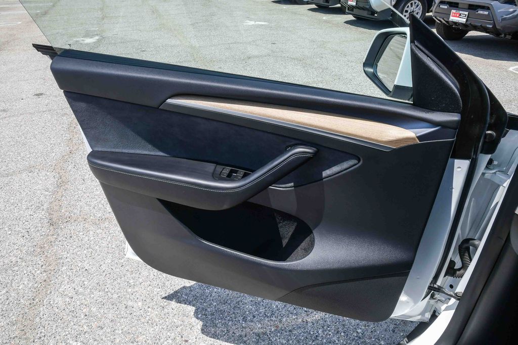Thumbnail: 2022 Tesla Model Y - 24