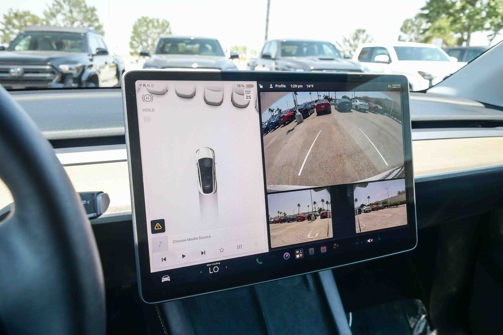 Thumbnail: 2022 Tesla Model Y - 21
