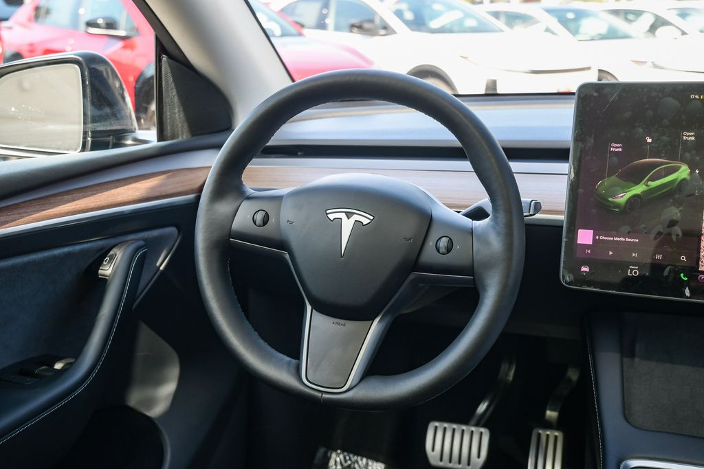 Thumbnail: 2025 Tesla Model Y - 2