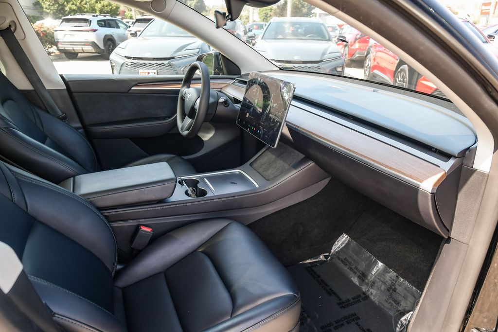 Thumbnail: 2025 Tesla Model Y - 8