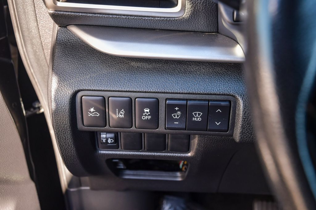 Thumbnail: 2020 Mitsubishi Eclipse Cross - 37