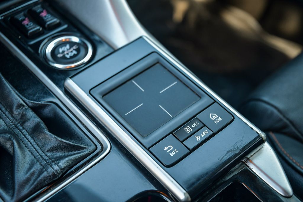 Thumbnail: 2020 Mitsubishi Eclipse Cross - 32