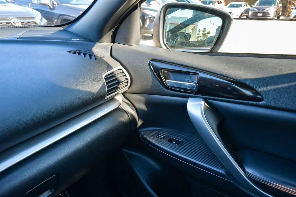 Thumbnail: 2020 Mitsubishi Eclipse Cross - 36