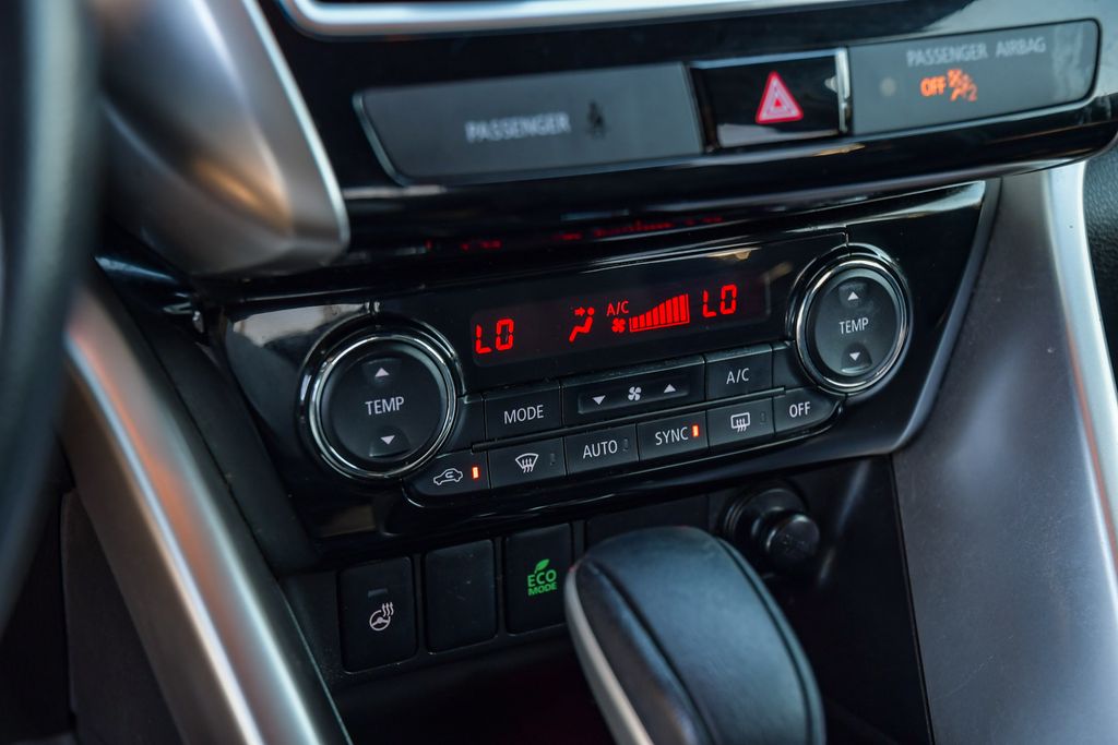 Thumbnail: 2020 Mitsubishi Eclipse Cross - 33