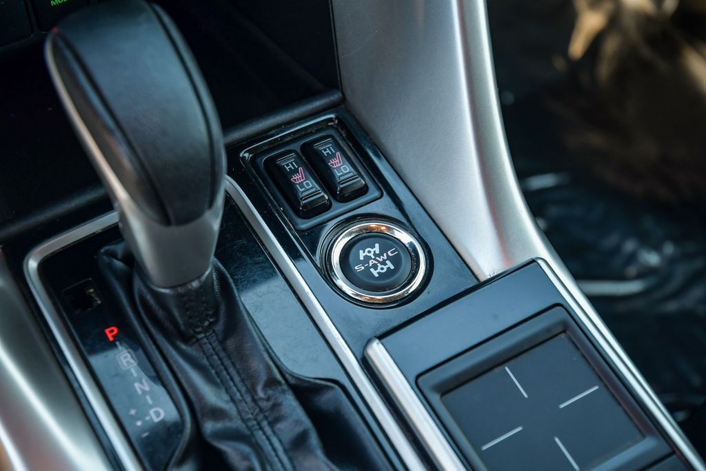 Thumbnail: 2020 Mitsubishi Eclipse Cross - 31