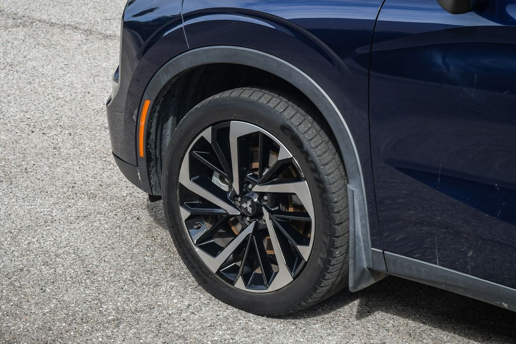 Thumbnail: 2023 Mitsubishi Outlander - 6