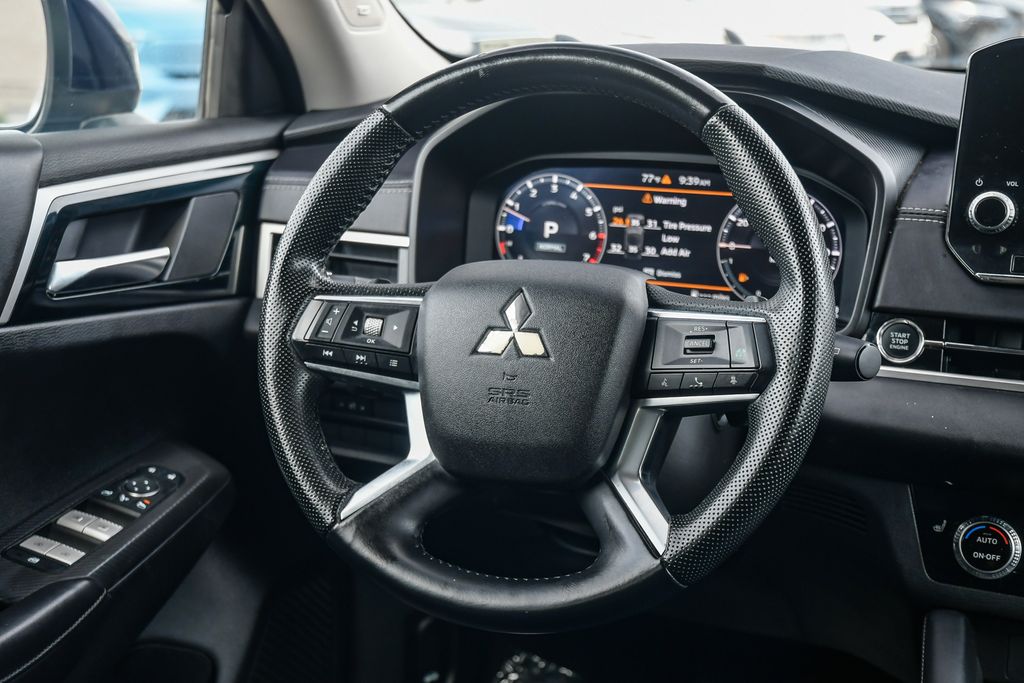 Thumbnail: 2023 Mitsubishi Outlander - 2