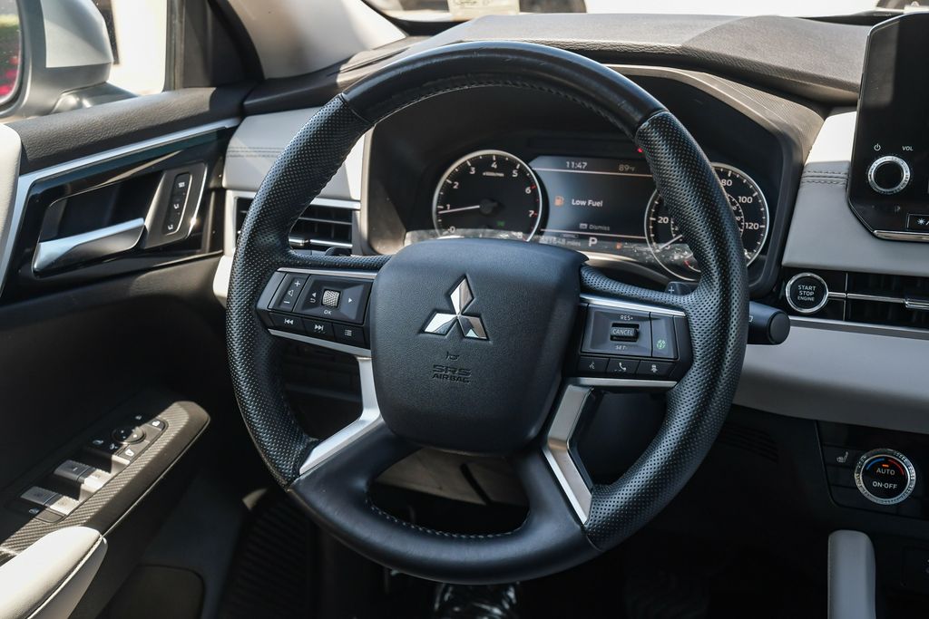 Thumbnail: 2022 Mitsubishi Outlander - 2