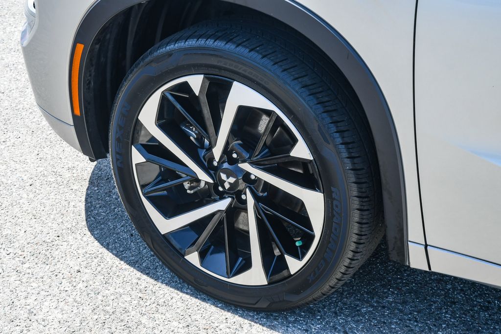Thumbnail: 2022 Mitsubishi Outlander - 6