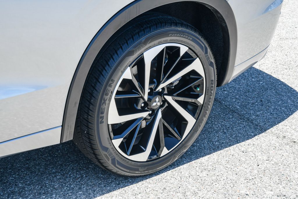 Thumbnail: 2022 Mitsubishi Outlander - 21