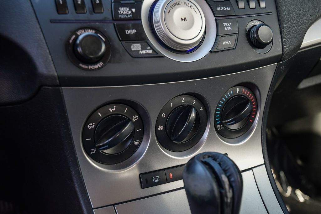 Thumbnail: 2011 Mazda Mazda3 - 22