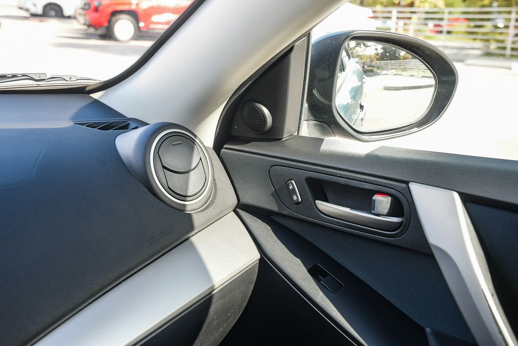 Thumbnail: 2011 Mazda Mazda3 - 23