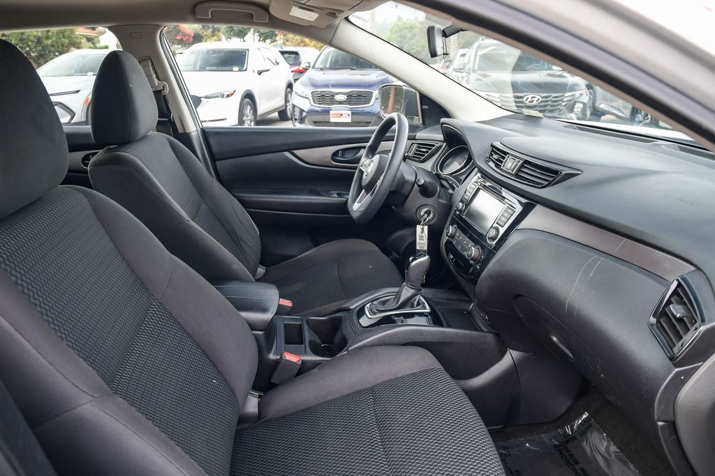 Thumbnail: 2019 Nissan Rogue Sport - 9