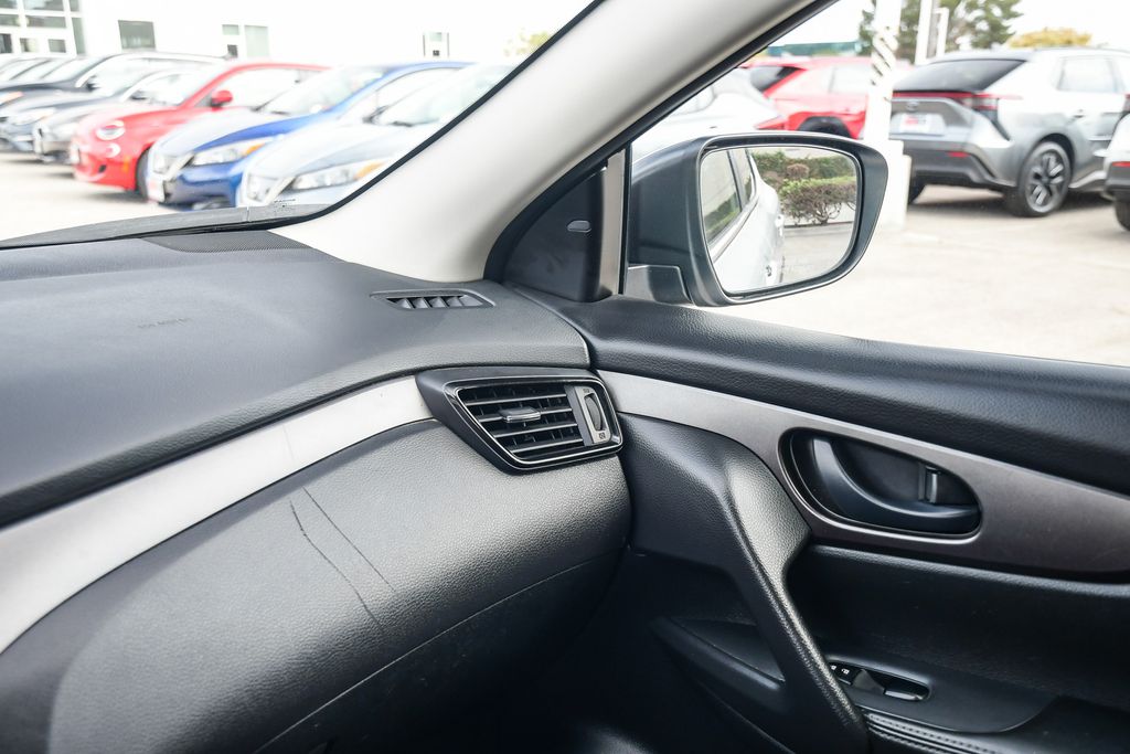 Thumbnail: 2019 Nissan Rogue Sport - 22