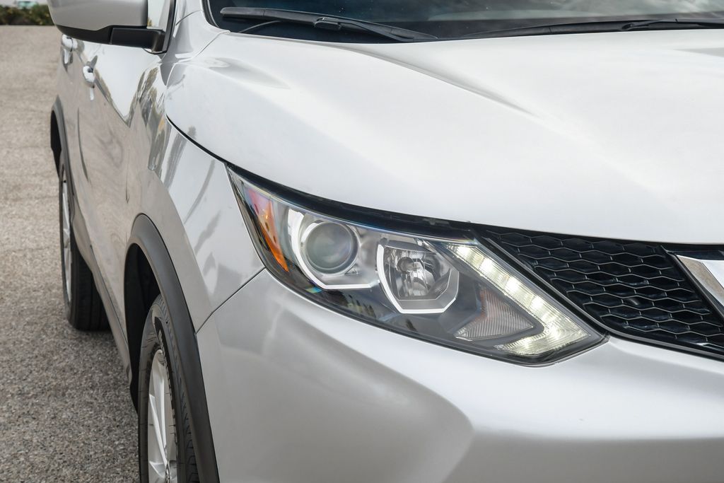 Thumbnail: 2019 Nissan Rogue Sport - 16