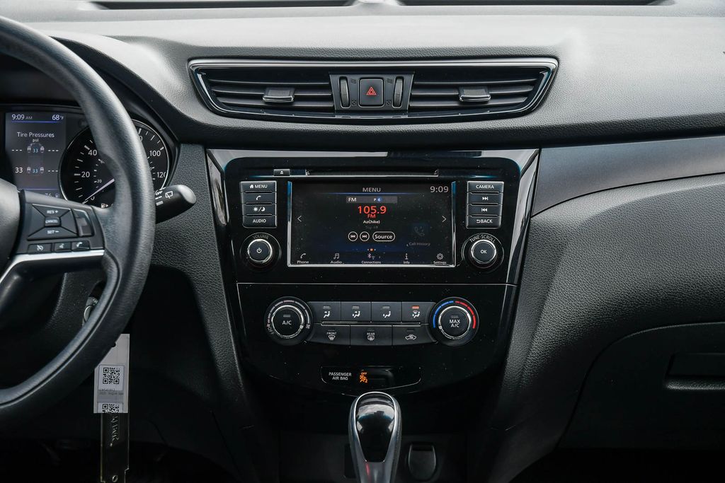 Thumbnail: 2020 Nissan Rogue Sport - 13