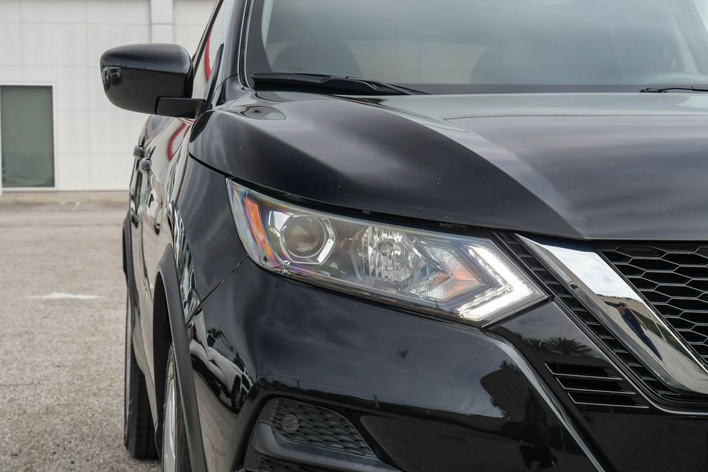 Thumbnail: 2020 Nissan Rogue Sport - 6