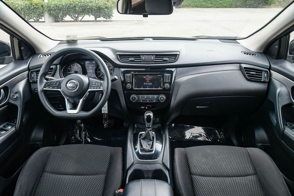 Thumbnail: 2020 Nissan Rogue Sport - 9