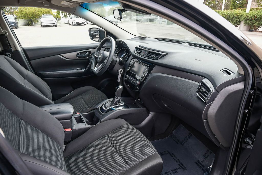 Thumbnail: 2020 Nissan Rogue Sport - 10