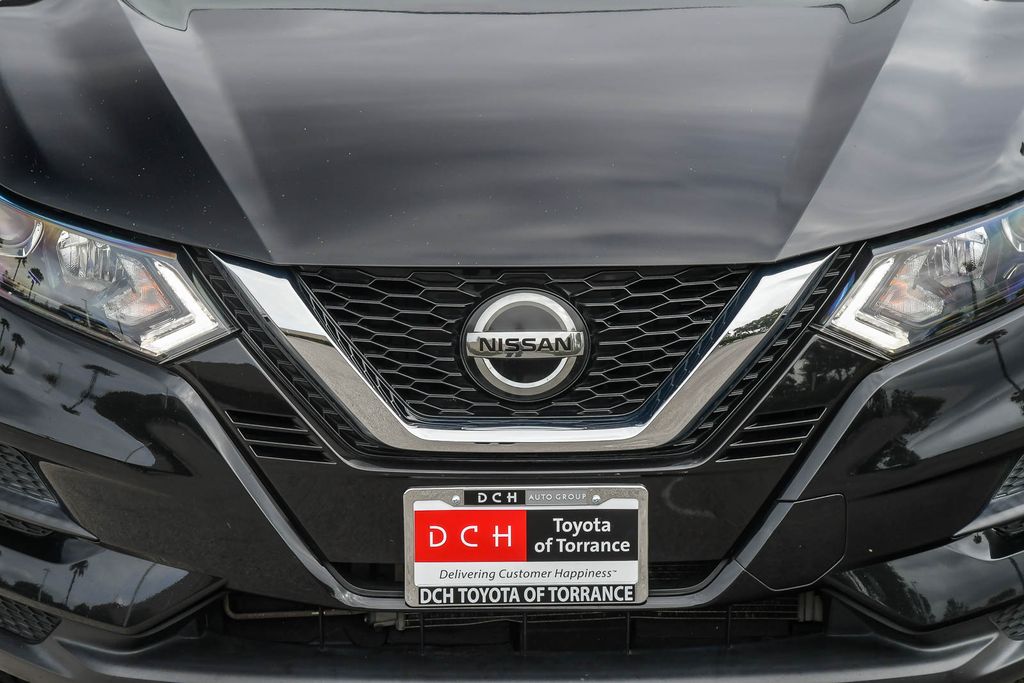 Thumbnail: 2020 Nissan Rogue Sport - 18