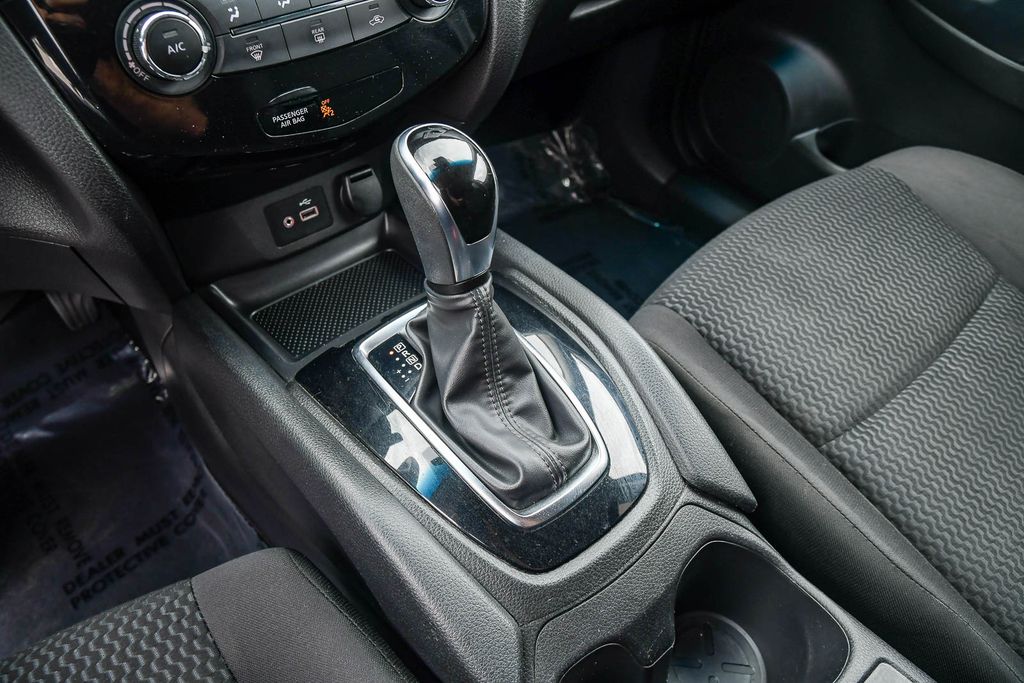 Thumbnail: 2020 Nissan Rogue Sport - 14