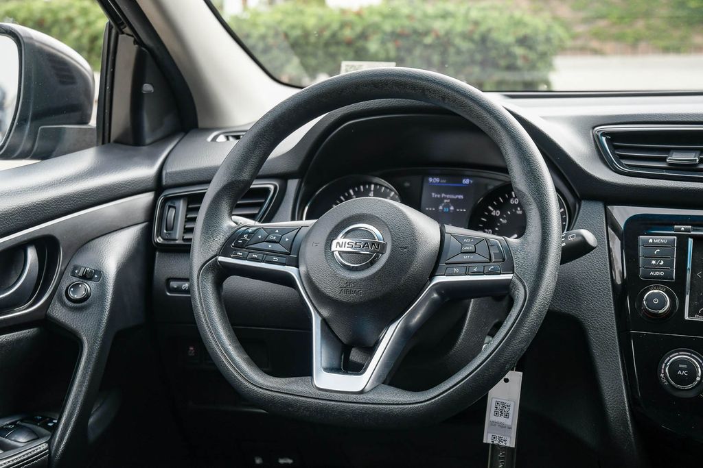 Thumbnail: 2020 Nissan Rogue Sport - 2