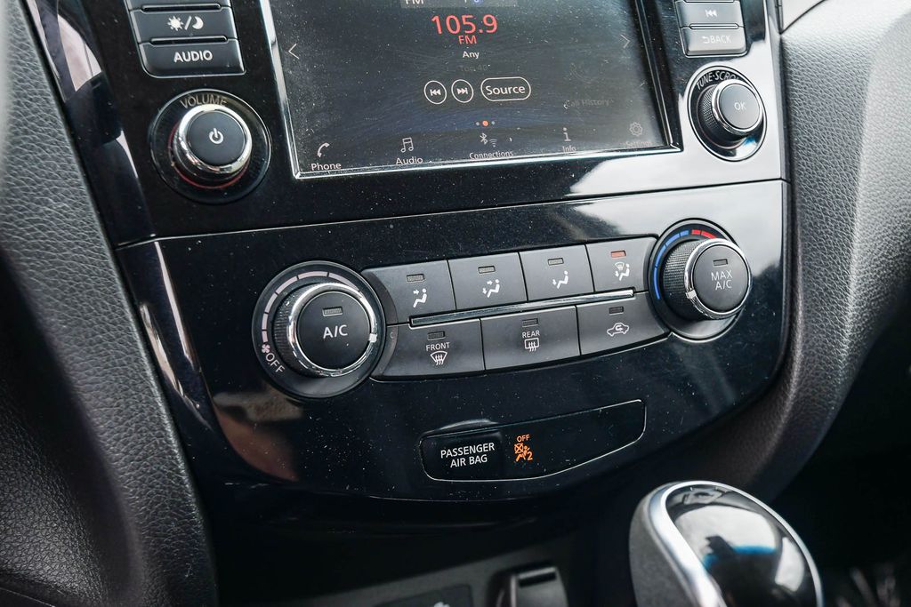 Thumbnail: 2020 Nissan Rogue Sport - 23