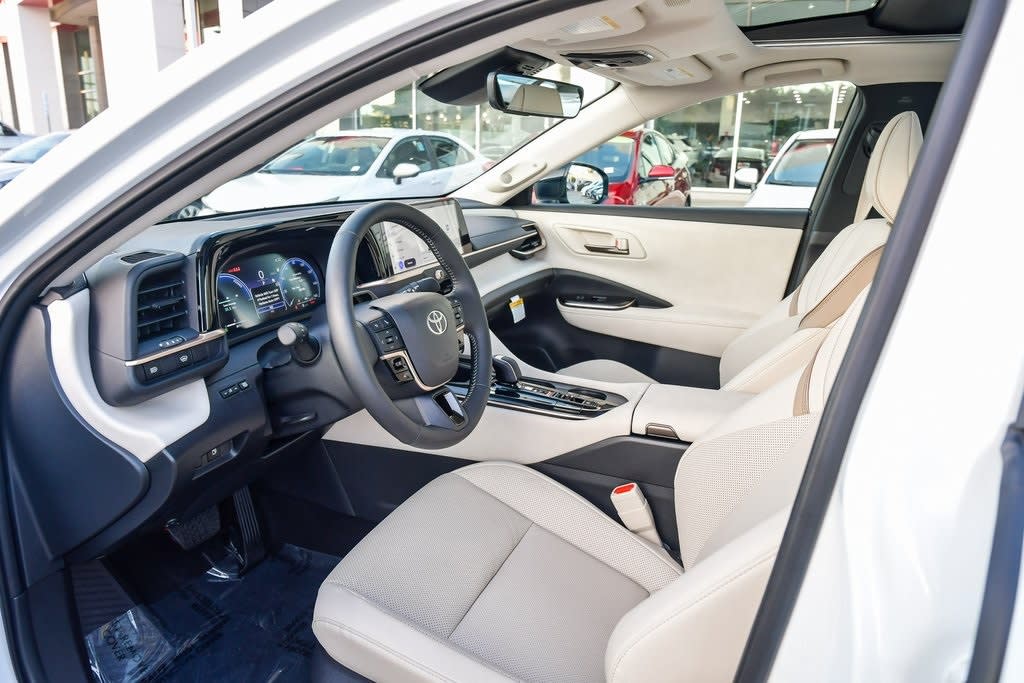 Thumbnail: 2026 Toyota Crown - 10