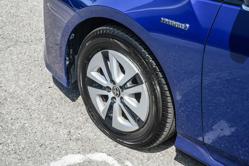 Thumbnail: 2017 Toyota Prius - 6
