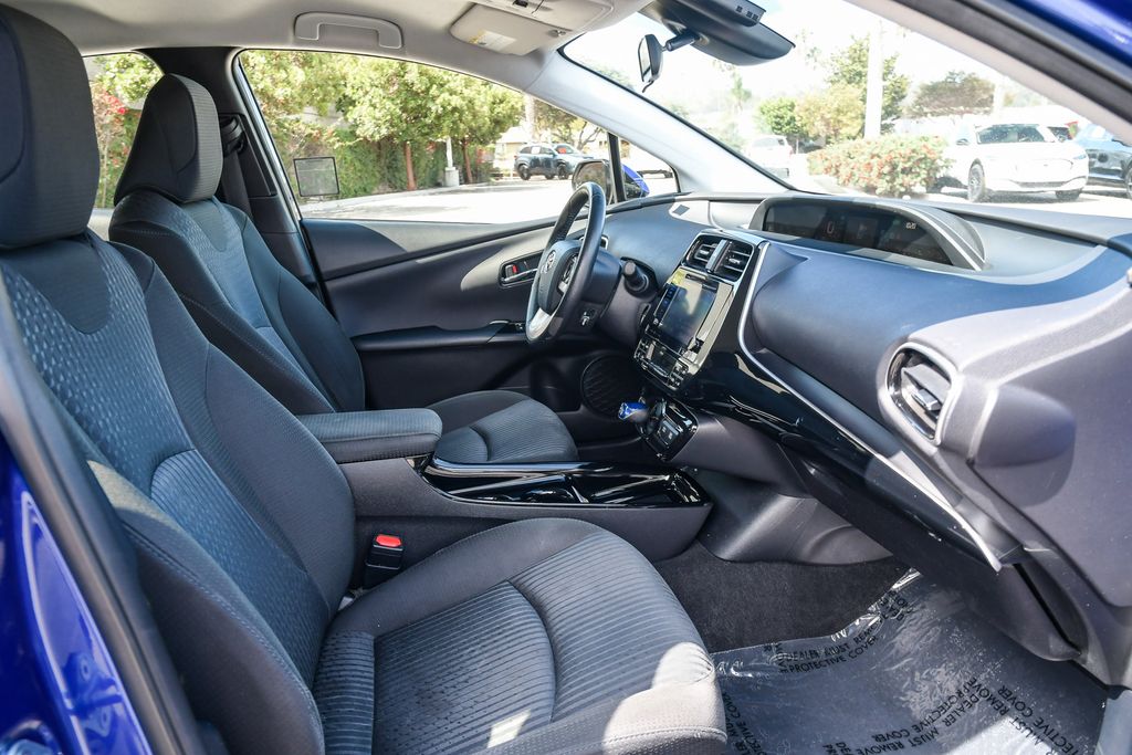 Thumbnail: 2017 Toyota Prius - 9