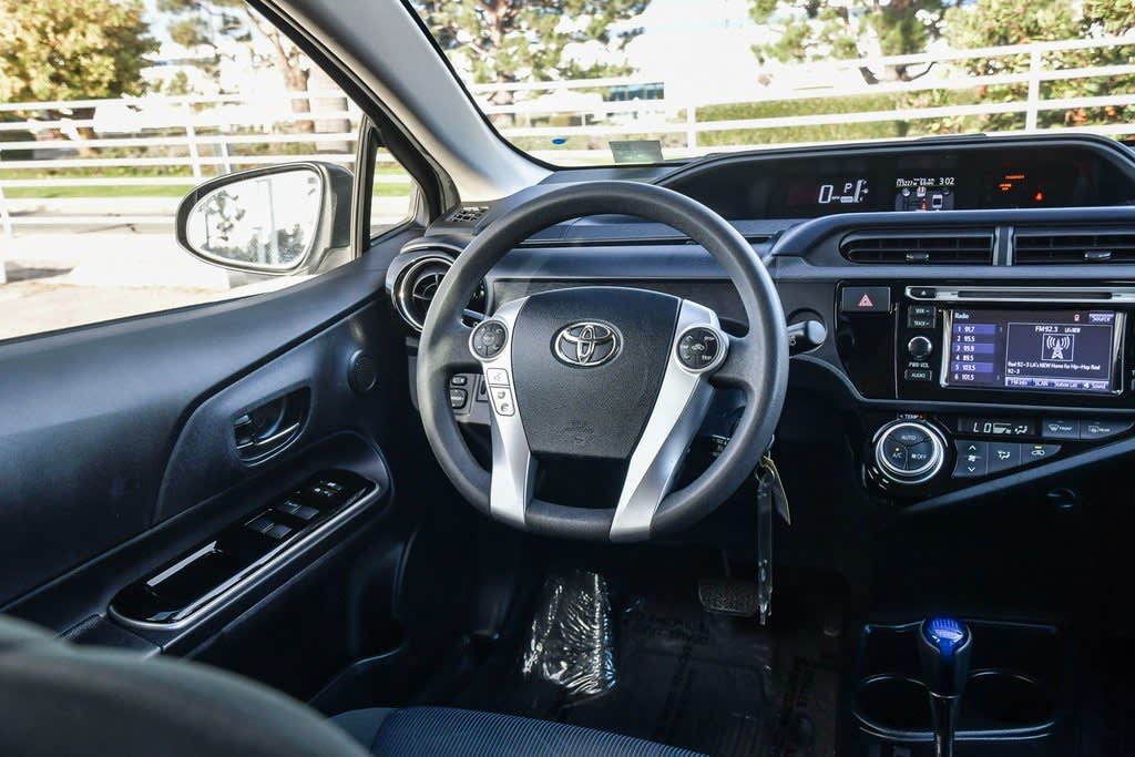 2015 Toyota Prius c Two 9