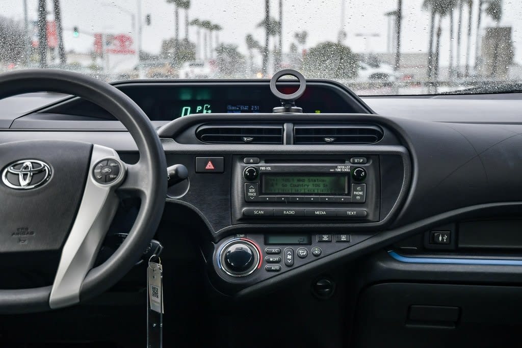 2013 Toyota Prius c  14