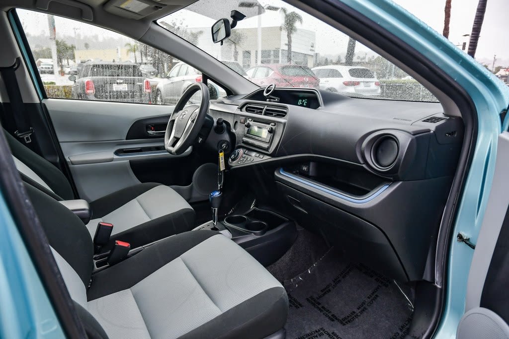 2013 Toyota Prius c  13